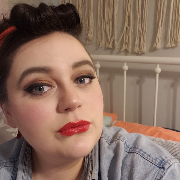 Meet your Posher, Katie - Picture 4 of 4